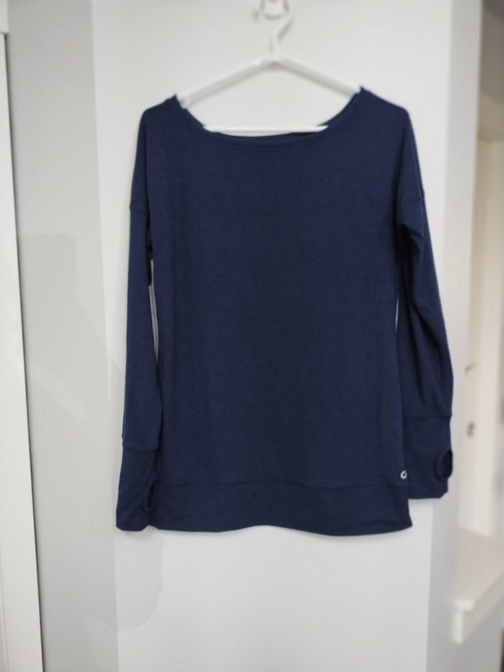 Gap long sleeve with thumb holes super soft